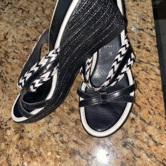 Itlian shoemakers gorgeous wedge sandals - Picture 3 of 8